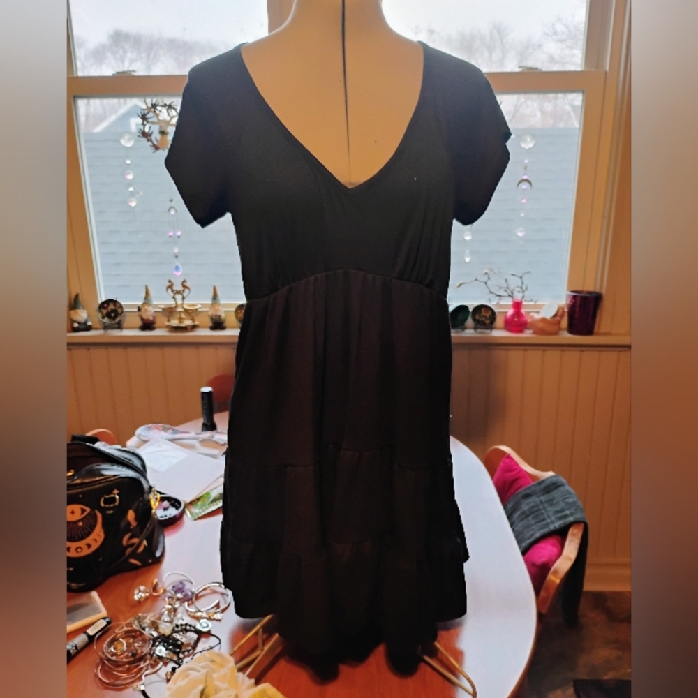 Black V-Neck Short Sleeve Dress